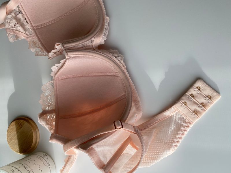 Exquisite bra based on molded peach cups CHATEАU Kleo 3429, 75C