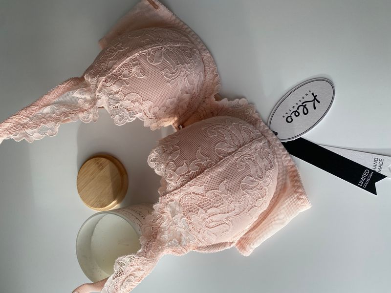 Exquisite bra based on molded peach cups CHATEАU Kleo 3429, 75C