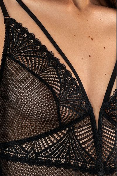 Ночная полупрозрачная сорочка из кружева черная Angelina Jasmine 8123/32