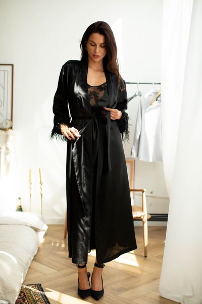 Exquisite robe made of Italian satin Plume Kleo black 3504, Чорний, L